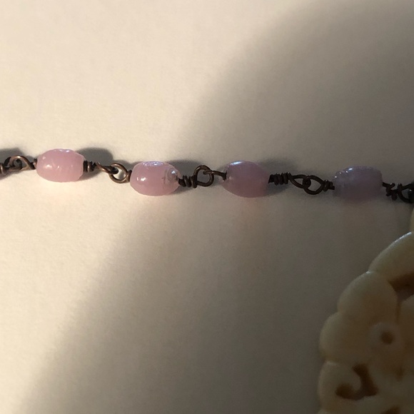 Faux bone necklace - Picture 4 of 11